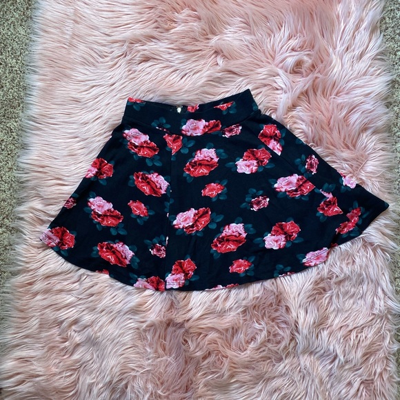 H&M DIVIDED FLORAL SKATER SKIRT - Picture 2 of 8